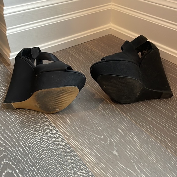 Steve Madden Black Wedges - Picture 4 of 5